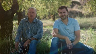 Réapprendre l'avenir : un fils enseigne à son père l'agriculture écologique